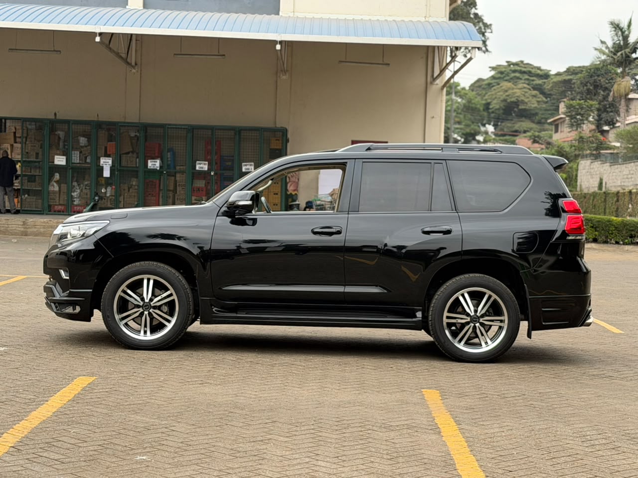 Grand Showroom Kenya-631081