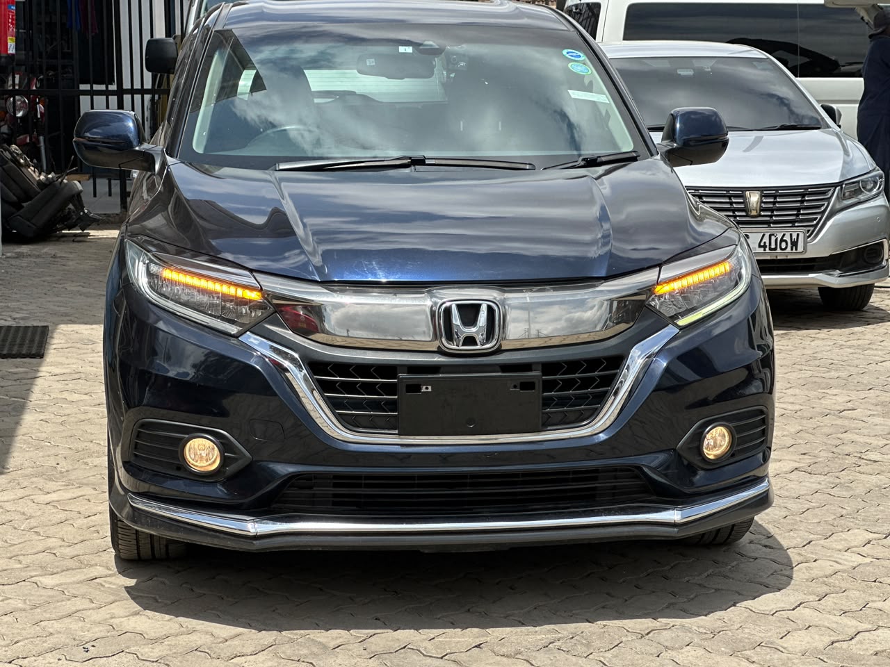 Grand Showroom Kenya-096739